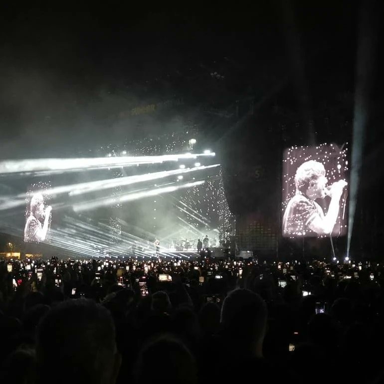 GrafKat's tweet photo. Went to see #louistomlinson (@Louis_Tomlinson) in Milan yesterday, including the first live performance of #biggerthanme!
Looking forward to hear more from #faithinthefuture on 11th Nov. https://t.co/nODRneEvue