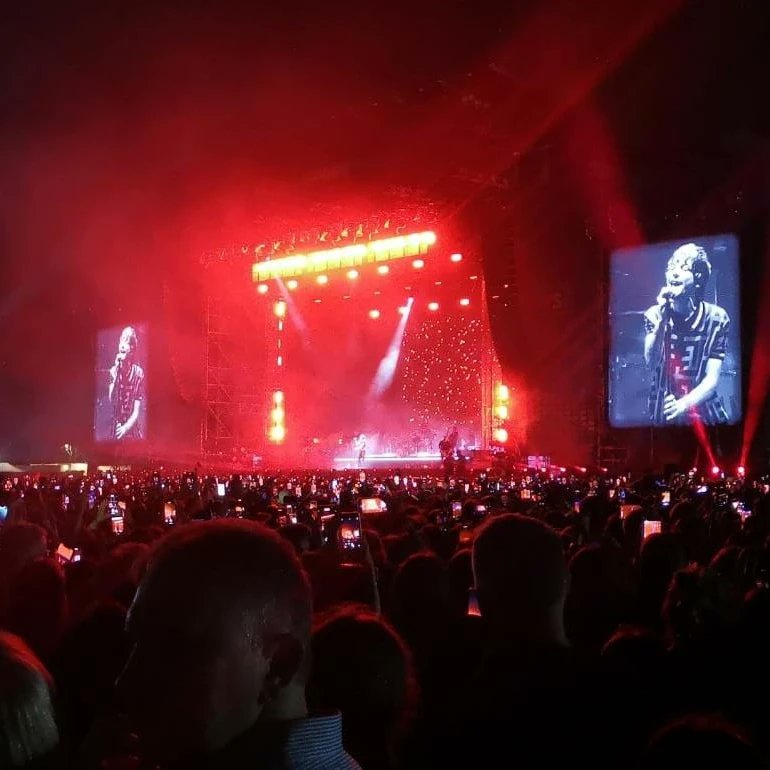 GrafKat's tweet photo. Went to see #louistomlinson (@Louis_Tomlinson) in Milan yesterday, including the first live performance of #biggerthanme!
Looking forward to hear more from #faithinthefuture on 11th Nov. https://t.co/nODRneEvue