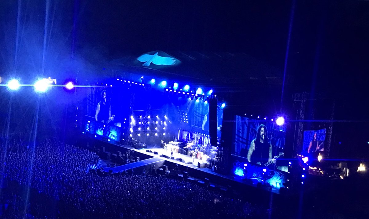 steve_laing1's tweet photo. Sing, dance, laugh, cry, scream &amp; make some f**kin’ noise -Dave Grohl’s request at start of #taylorhawkinstribute . For the next  6 hours everyone in @wembleystadium did precisely that. Hugely emotional. @foofighters #TimesLikeThese #Everlong https://t.co/m4fOqwEgGE