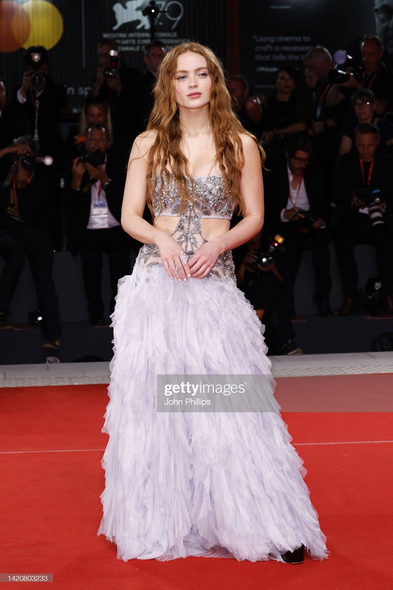sadiesellie's tweet photo. LOOK AT THAT SMIRK BITCH SHE KNOWS SHES THE SHIT. https://t.co/pVuYBvI3RR