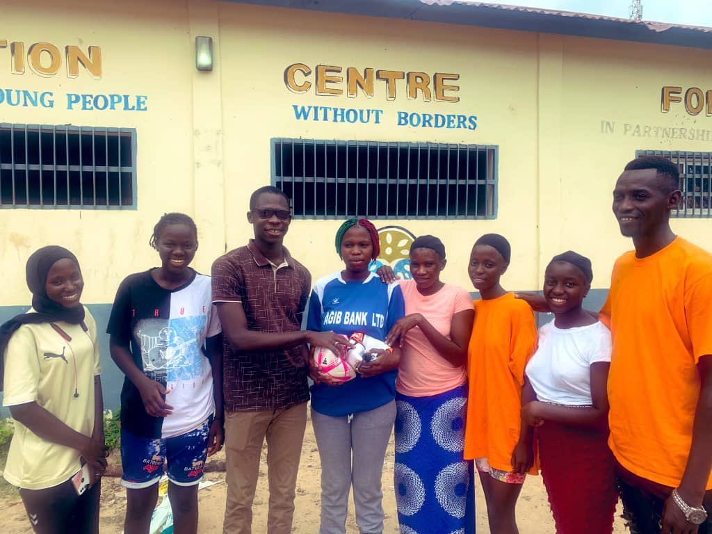 GamWomen's tweet photo. Earlier today, @SaineyKanyi22 donated two new balls β½οΈ to @YakarrFootball Academy.
This generous donation will go a long way in supporting the team.
Thank you for the kind gesture, itβs appreciated Sir π₯°
#ItsTimeItsNow https://t.co/L9lLhqh7hK