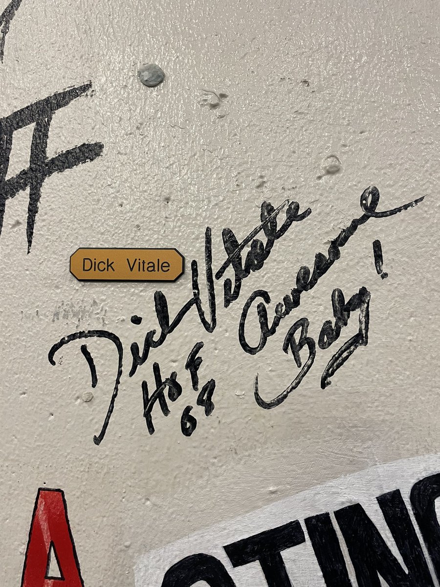 LyleMultimedia's tweet photo. Saw this in the back halls here at @MoheganSun Arena! Salute to the legendary @DickieV! Awesome, baby!! #DickyV https://t.co/Lgy3MNOGb5