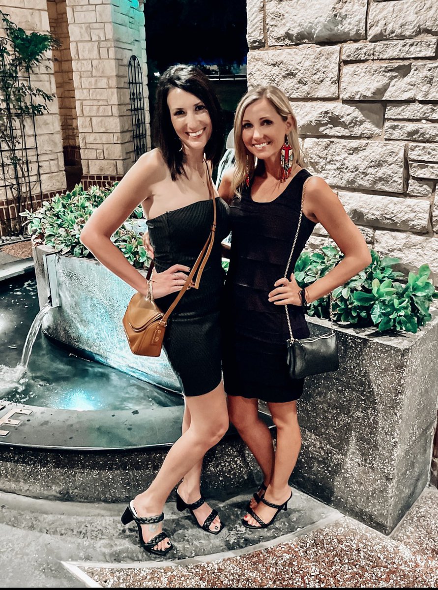AmandaNall's tweet photo. Boymom uniform by day 💙
Little black dress by night 🖤
#saturday #soulsister #dallas https://t.co/FUOB1KxZiB