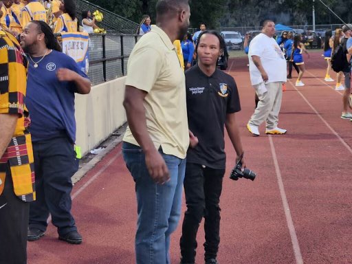 freddiekingiii's tweet photo. #IYKYK
🏈 Battle for Algiers.
🏈 @EdnaKarrHS vs. @lblandryhso. 

The "Battle of Algiers" 2022 High School Football rivalry was one for the ages. Congratulations to the Karr Cougars on their victory. Both teams put their all into the game! 

#fkiii #districtc https://t.co/SbxxIU3b53