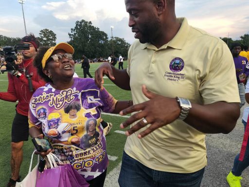 freddiekingiii's tweet photo. #IYKYK
🏈 Battle for Algiers.
🏈 @EdnaKarrHS vs. @lblandryhso. 

The "Battle of Algiers" 2022 High School Football rivalry was one for the ages. Congratulations to the Karr Cougars on their victory. Both teams put their all into the game! 

#fkiii #districtc https://t.co/SbxxIU3b53