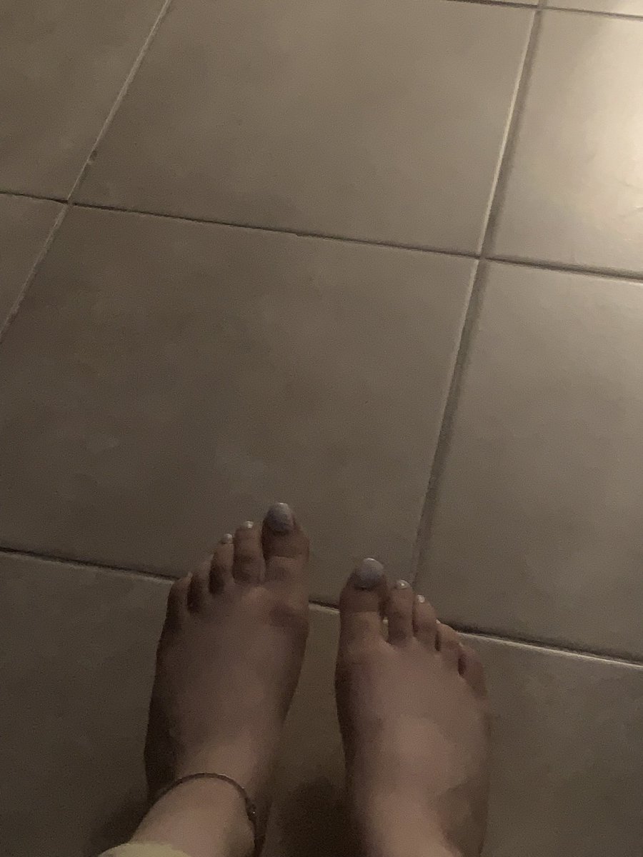 ally_x72's tweet photo. we’re back again🤭 #footselling #footseller #prettytoes #BORNPINK #INDvsPAK2022 #Formula1 #ManUtd #feetoftwitter #nsfw #footseller #arch #soles #feet #heals #heels #taylorhawkinstribute # https://t.co/2QBJhGLu53