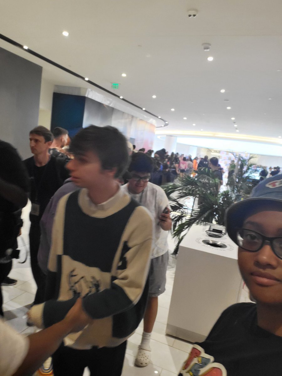 KeianaLewis's tweet photo. American dream mall today with Mrbeast. @MrBeast @sapnap @sapnapalt @NolansRollin @KarlJacobs_ https://t.co/Rzzr52Iod0