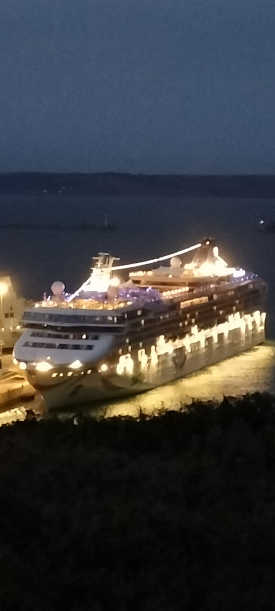 AytonJustyn's tweet photo. 🇧🇸 Norwegian Dawn 🇧🇸 getting ready to leave portland port on Sunday 4th September 2022 for Southampton. #Southampton #norwegiandawn #norwegiancruiseline #portlanddorset #portlandport @CruiseNorwegian https://t.co/sM66gCtQJq