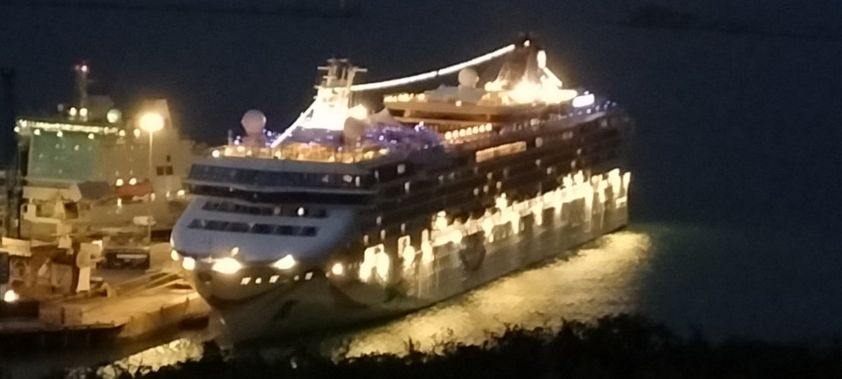 AytonJustyn's tweet photo. 🇧🇸 Norwegian Dawn 🇧🇸 getting ready to leave portland port on Sunday 4th September 2022 for Southampton. #Southampton #norwegiandawn #norwegiancruiseline #portlanddorset #portlandport @CruiseNorwegian https://t.co/sM66gCtQJq
