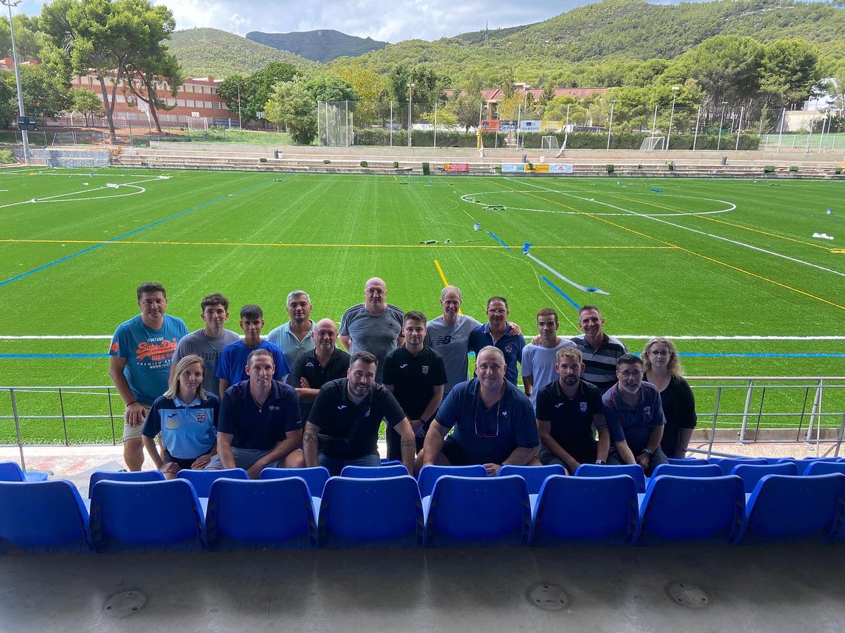 UDVistaAlegre's tweet photo. CLUB ⚪️🔵 @humaes_
El pasado sábado los entrenadores del fútbol base de la #UDVA disfrutaron de una formación interna para entrenadores de la mano de @humaes_ 💙 https://t.co/i0FYkzGqKx