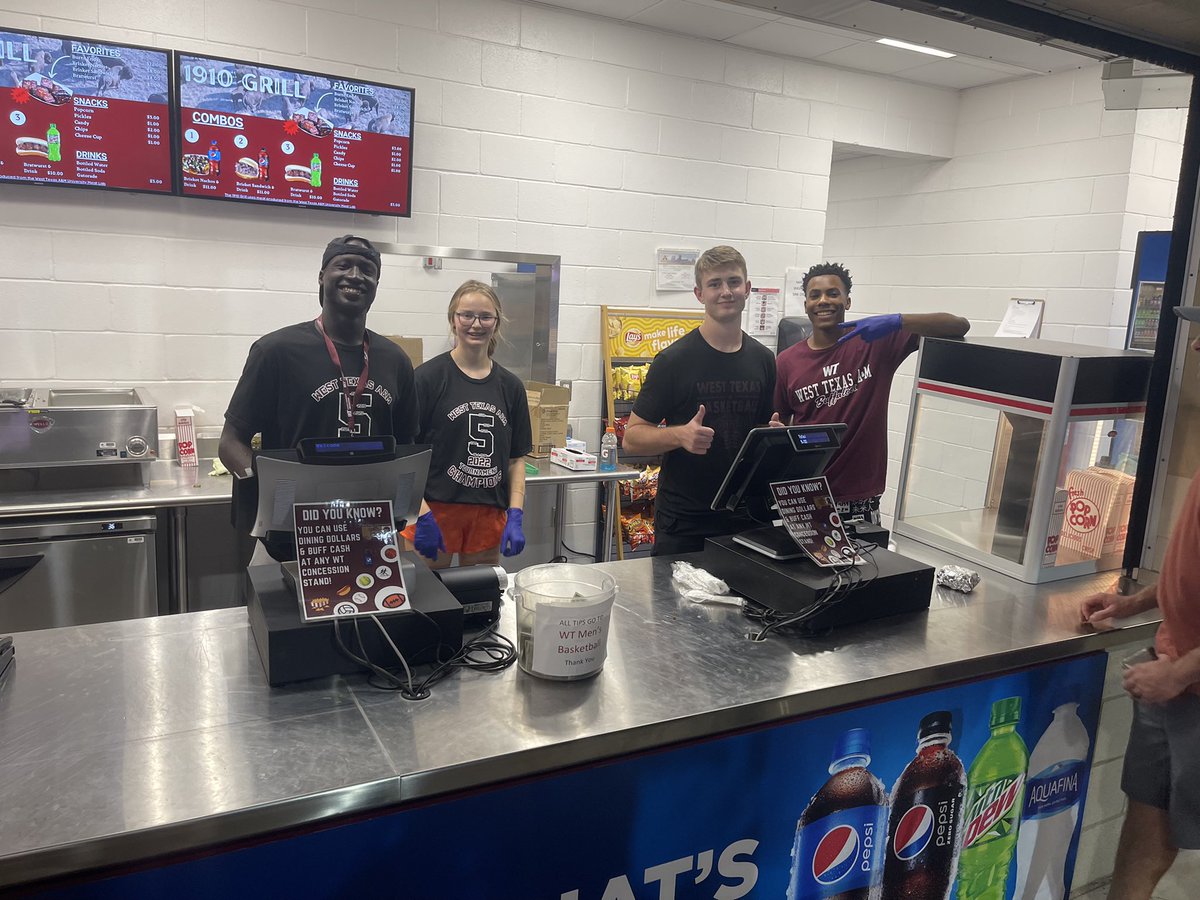 WTAMU_MBB's tweet photo. We had a blast working the concession stand at the Amarillo Tascosa vs Midland Legacy football game Friday evening! 🌭🍿 https://t.co/AGeVP4GRYD