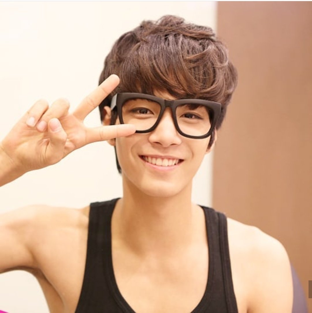 nuest rare/old pics tweet media