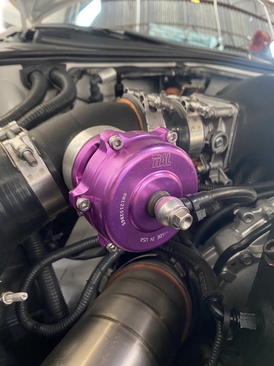 _memoloza's tweet photo. 8.9 second 1/4 mile Nissan GT-R in the alignment rack for blinker fluid. Boostlogic twin turbo kit, built motor, full titanium exhaust, the works. 👨🏻‍🔧 https://t.co/8TAUOd6okH