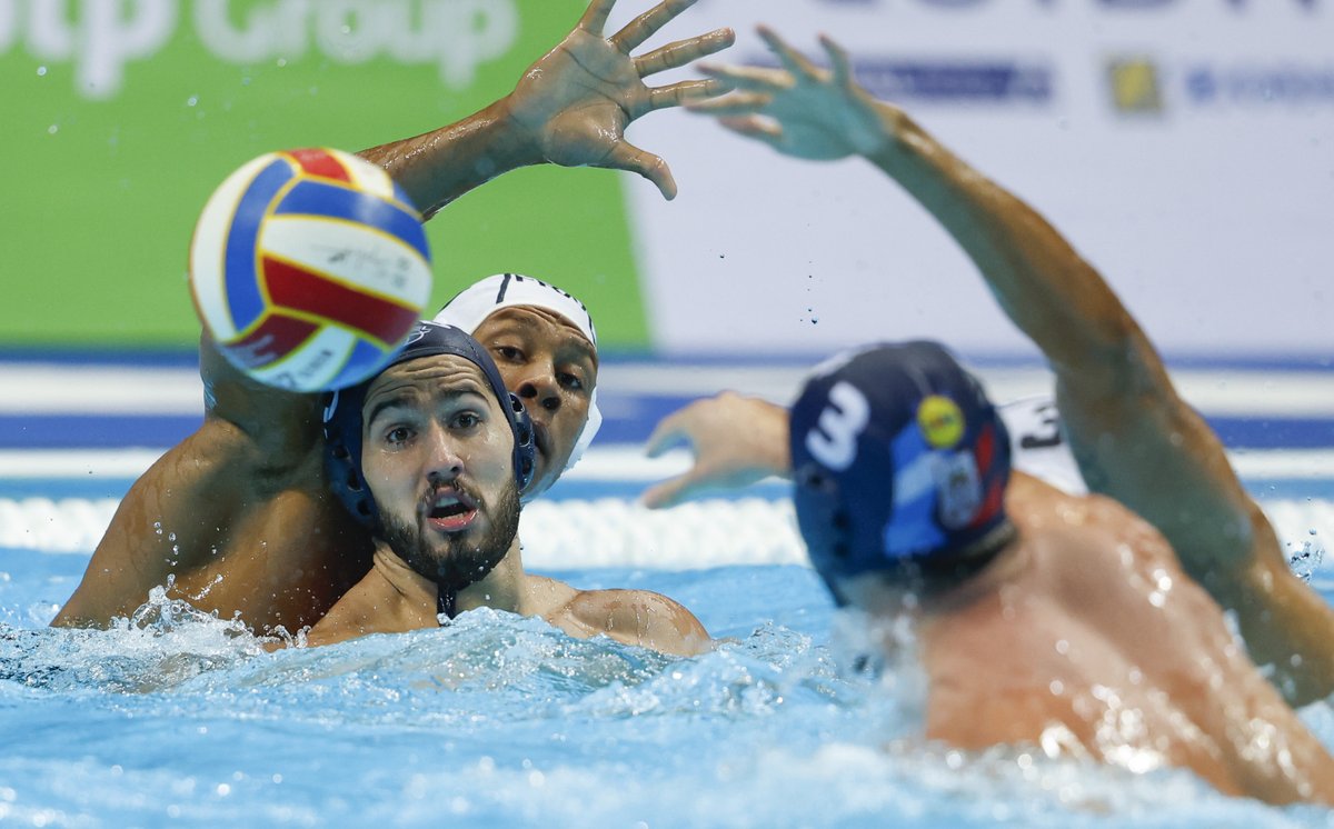 EuroAquatics's tweet photo. Shock of the Championships?! 😱

@FFNatation 🇫🇷 beat Serbia 🇷🇸 in a thrilling game. 4️⃣ goals from captain Crousillat see the French reach the 𝗧𝗼𝗽 𝟴 for the first time since 1958! #wp2022split https://t.co/DzWKXYbU9H