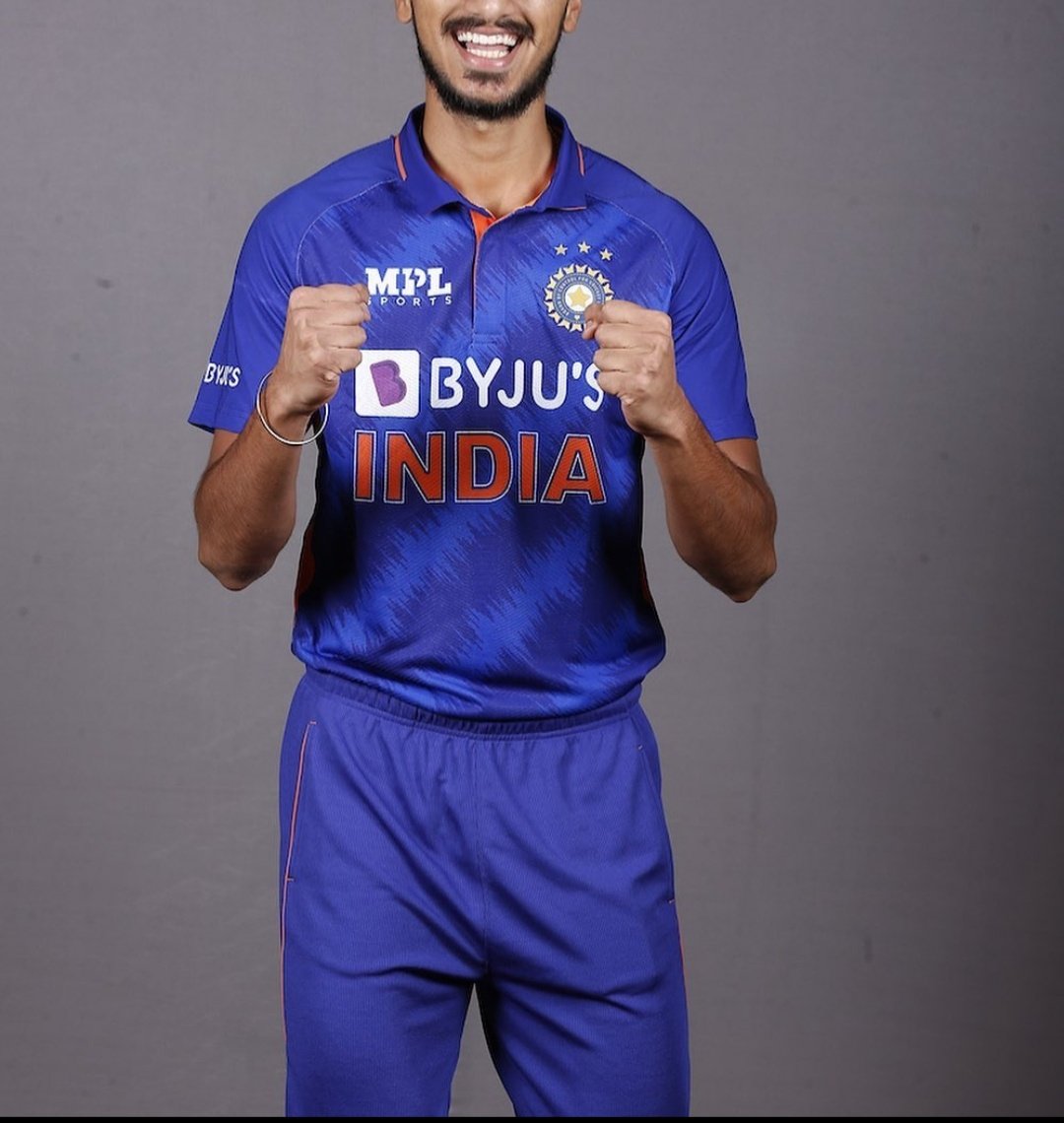 Mannofficial__'s tweet photo. Ya kon ha👀
Joo batay ga 100 rup 💰 
#INDvsPAK2022 #INDvsPAK #BORNPINK #PAKvIND #arshdeepsingh https://t.co/BjafNvfNNl
