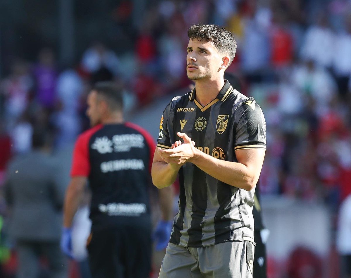 Juntos torna-se mais fácil de ultrapassar momentos menos bons.
Obrigado aos melhores adeptos do mundo pelo apoio. 👏🏼🖤

<a href="/VitoriaSC1922/">Vitória Sport Clube</a> 
#ahistoriadaminhavida