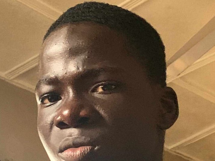 DaClown175's tweet photo. Me: madam give me fufu with draw soup

Food seller: ok Liverpool or Man City??😂

Me:👇 https://t.co/5KmNsWKgqu