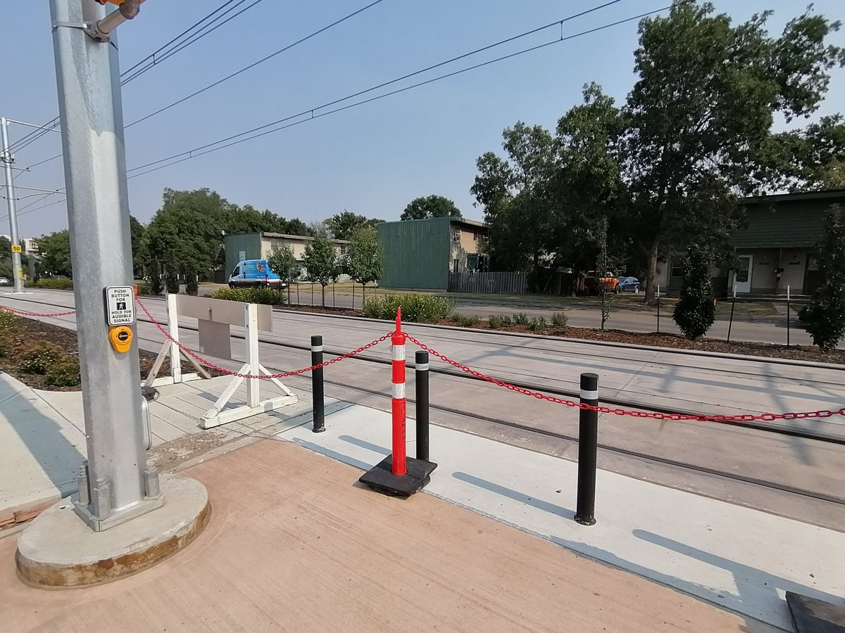 sleepless247's tweet photo. WTF @yegvalleyLRT @takeETSalert @CityofEdmonton @AshleyASalvador how is mobility issue people able to access #73 #yegdt @PremiersCouncil #yeg #yegtraffic https://t.co/RH5qodx36M