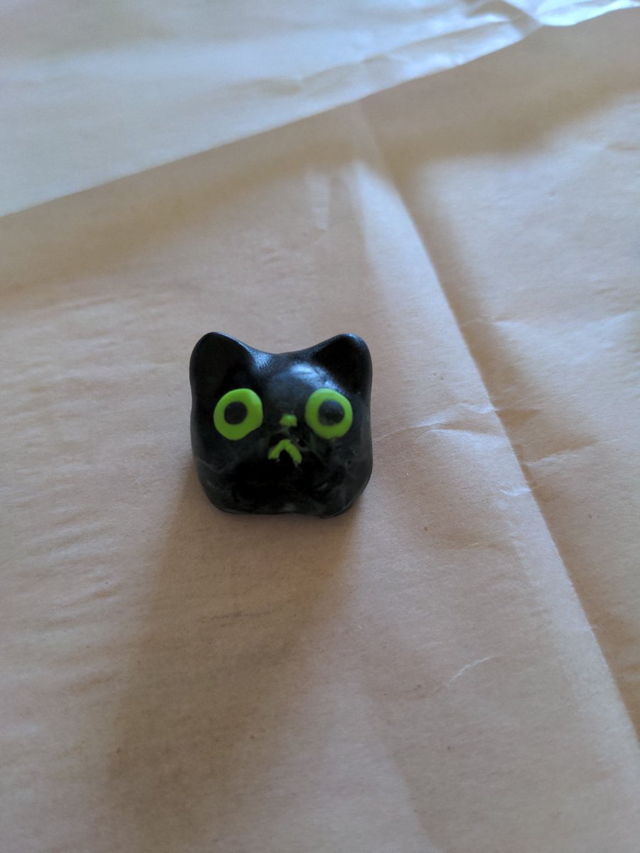 mpulsestudios's tweet photo. Making keycaps is so hard, yo. Look at this thing that's appalled by its own existence. Leave keycap making to the professionals, ppl. https://t.co/iMnIx7hGR5