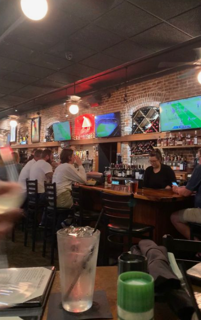 Dopo essere uscito dal lavoro, c'è qualcuno che mi accompagni a bere qualcosa?😕