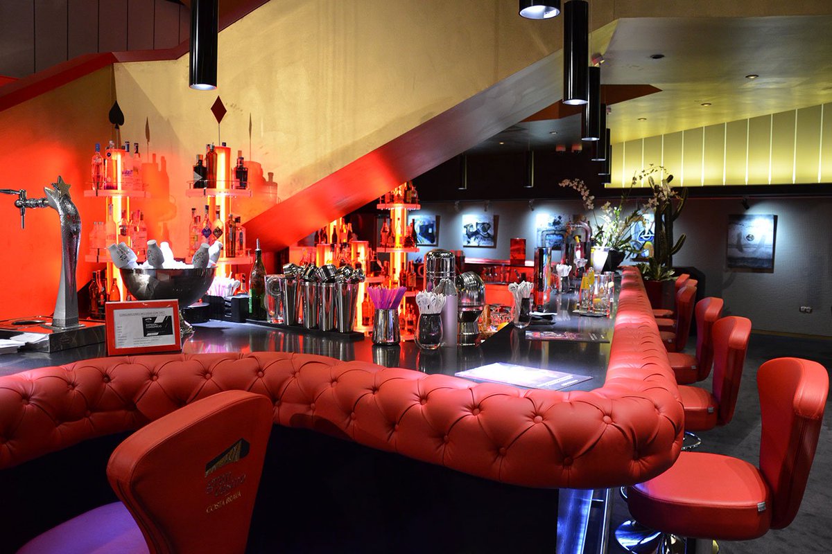 GranCasinoCB's tweet photo. ¿Bar en la sala de juego o terraza con chill out? En GCCB te damos a elegir donde disfrutar de tus combinados favoritos. 🍹 #casino #lloretdemar #ajugar #drinks #casinoenligne #slots #slotmachines #suerte #gccb https://t.co/0AGM8xeTlB