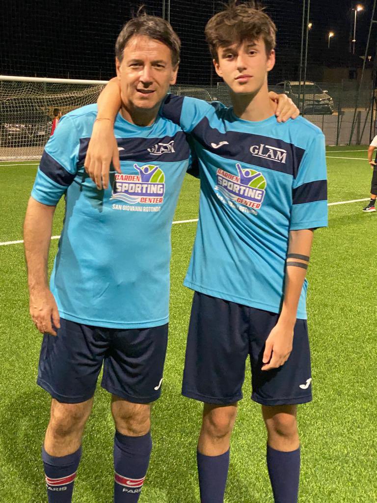 GiuseppeConteIT's tweet photo. Nei ritagli di tempo una delle cose più piacevoli è giocare a calcio con mio figlio Niccolò https://t.co/Apr6UAF0Q2