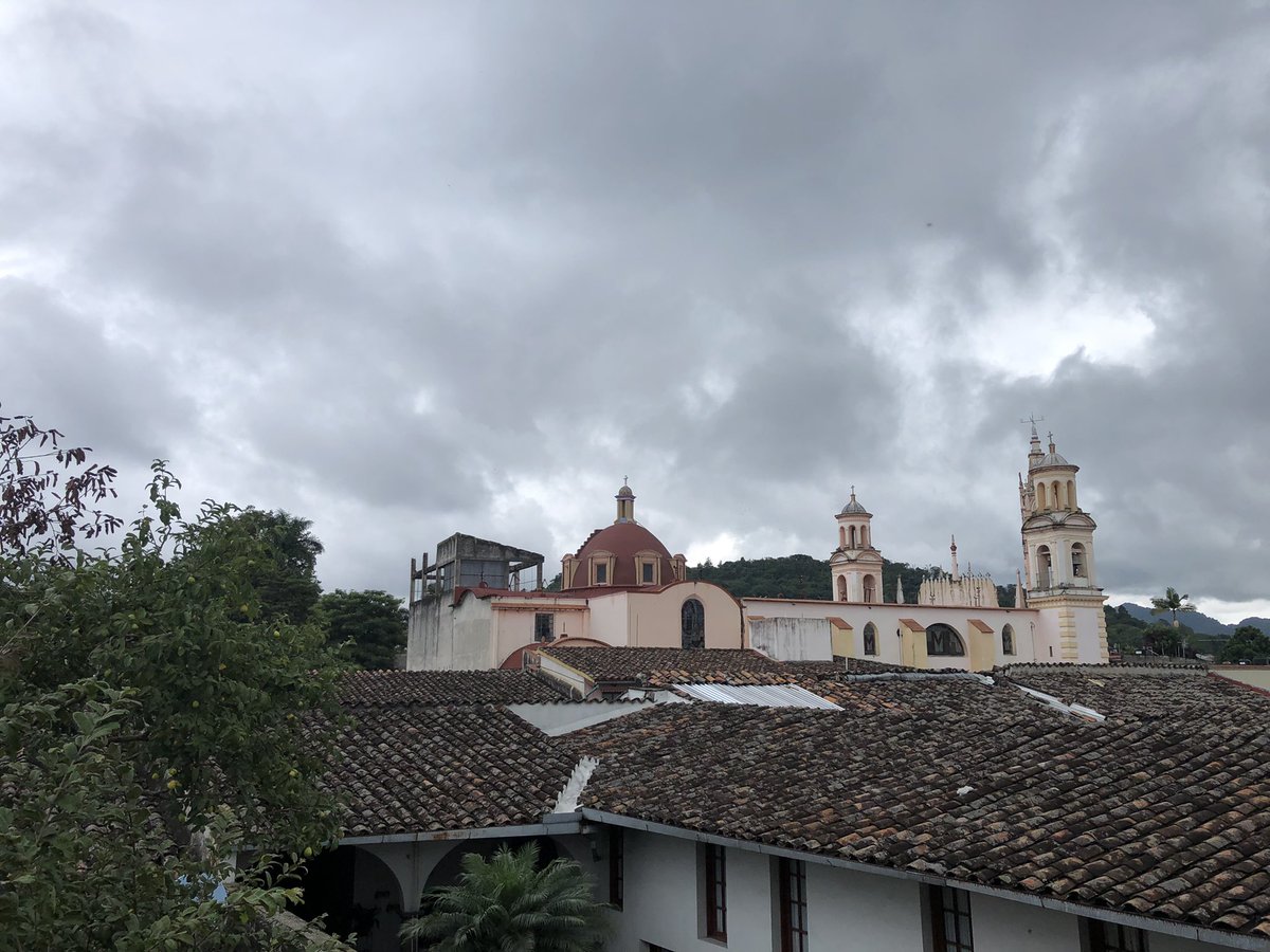 mmojedar's tweet photo. Coatepec, en un día que anticipa el otoño, visto desde lo alto de una casona, por Hidalgo. https://t.co/HMeBPbYH6E