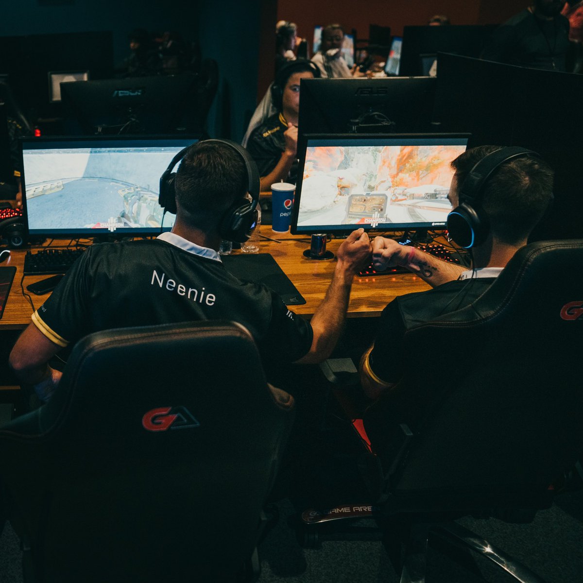 U.S. Army Esports (@usarmyesports) on Twitter photo 48 teams entered the <a href="/ApexProAm/">Apex Pro-Am: Summer Showdown</a>. 24 made it to LAN. USAE with a 3rd place 🥉 finish against a talented pool of players.
GGs to all the teams that took part!
Huge shoutout to <a href="/revivalgamesgg/">Revival Games</a> and <a href="/GameArenaCBUS/">Game Arena</a> for putting on this event. 48 teams entered the <a href="/ApexProAm/">Apex Pro-Am: Summer Showdown</a>. 24 made it to LAN. USAE with a 3rd place 🥉 finish against a talented pool of players.
GGs to all the teams that took part!
Huge shoutout to <a href="/revivalgamesgg/">Revival Games</a> and <a href="/GameArenaCBUS/">Game Arena</a> for putting on this event.