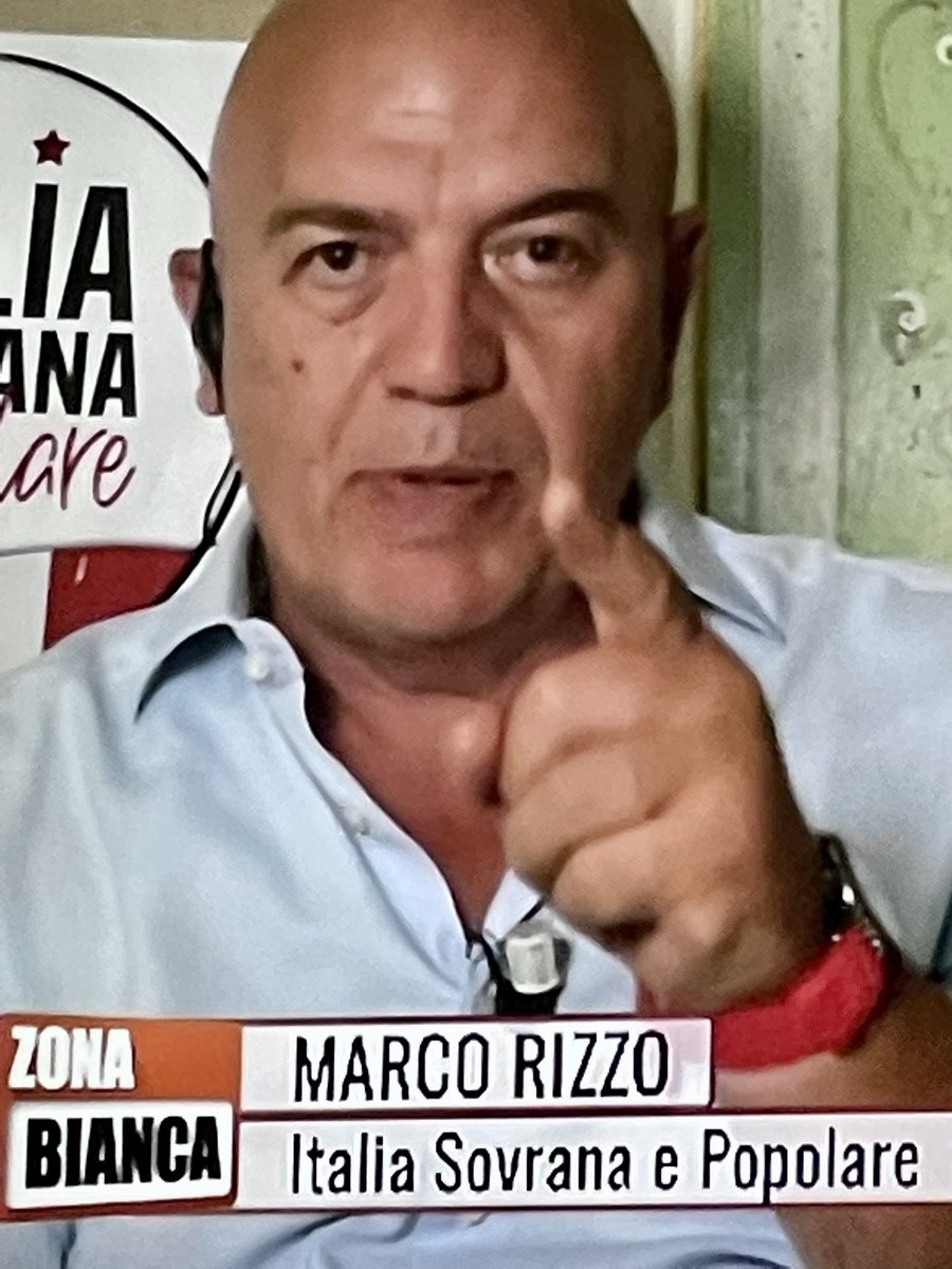 GiovaQuez's tweet photo. Rizzo: “Questa politica estera del governo Draghi che hanno appoggiato tutti i partiti ha rotto con la Russia con le ricadute sul gas. Dobbiamo tornare al gas russo e alla pace”. Italia sovrana e putinista #zonabianca https://t.co/N3L7BomLR9