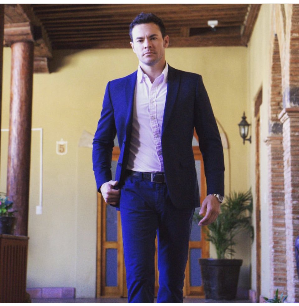 bett_leo_space's tweet photo. Mi fav para #LCDLF3 #teamNegrete #EscuadronNegrete @Telemundo @TelemundoPR @TelemundoIntl @EndemolShineBD Enamorada de el tan sencillo Yam humilde tan ♥️♥️♥️♥️😅😅😅 https://t.co/B4HxKgmMwu
