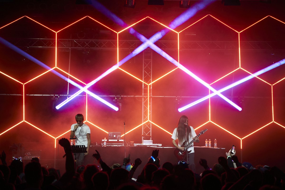 Eiliset <a href="/Tracon_FI/">Tracon</a> x <a href="/neonyaparty/">@neonya.party 🦋</a> iltabileet oli bängerit, esiintymässä kukas muukaan kuin itse <a href="/daverodgers2020/">dave rodgers</a> . Jäätävän kovaa settiä, kuvia tuttuun tapaan minapamina.fi/dave-rodgers-k… ja Conikuvista!

#eurobeat #tracon22 #tracon