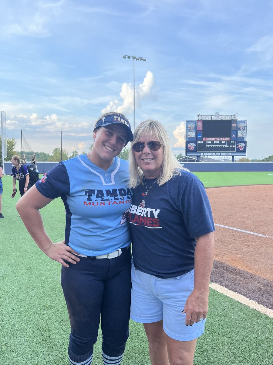 Had an amazing time at the liberty softball camp this weekend!! Thank you @LibertySB, @CoachDot_LU, and @coachkfagan for an amazing camp!! I loved learning from each and every one of you guys and I look forward to seeing you guys again!! Thank you so much!! @TMTStangs #2024grad