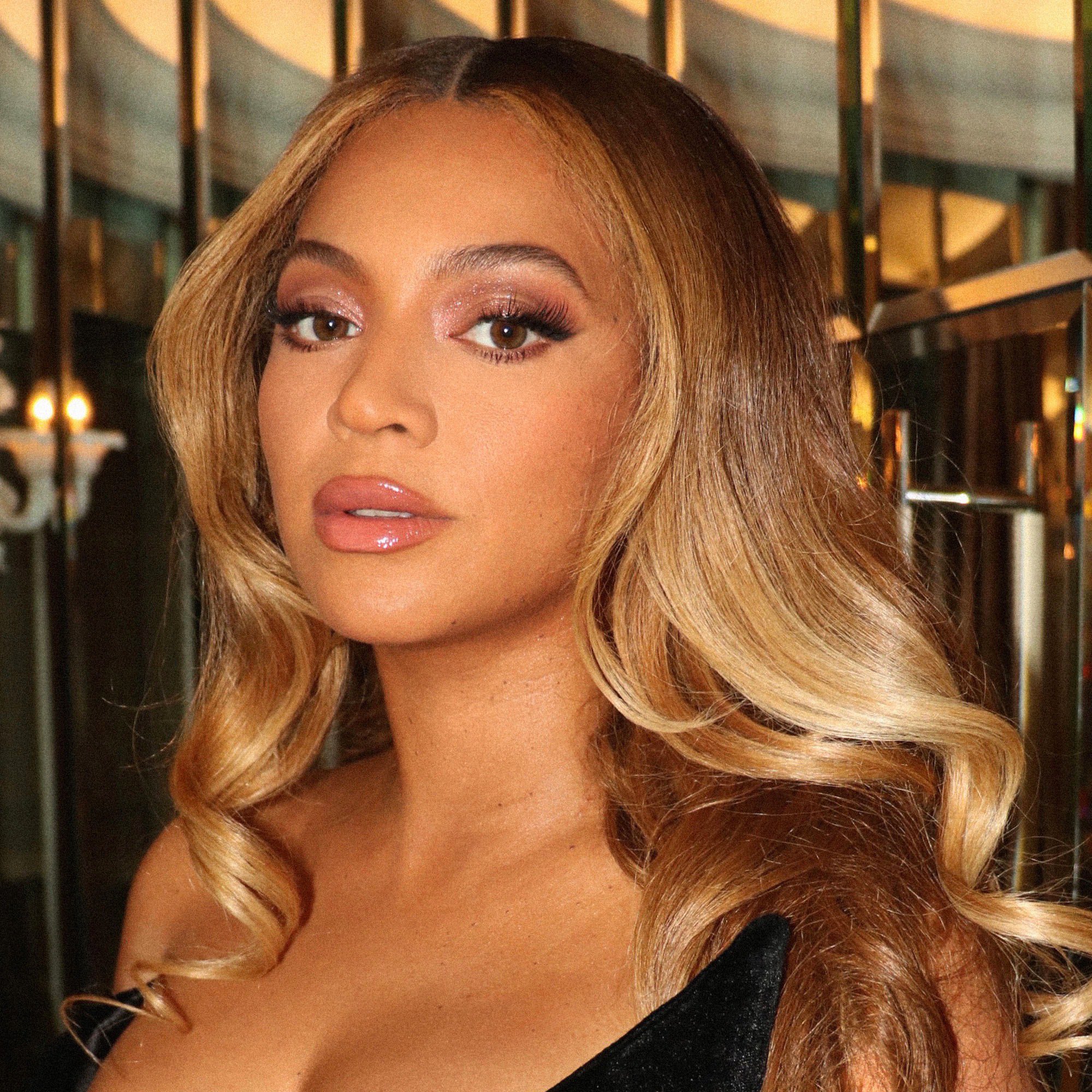 Beauty Police: Beyoncé Debuts New Hair At Super Bowl Party - E! Online - CA
