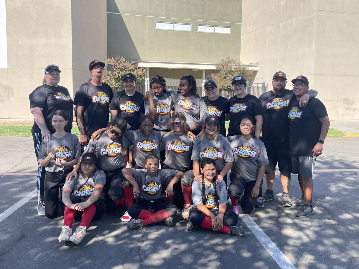 gcarpenter2023's tweet photo. I absolutely love coaching this team. Volunteering three nights a week for the past month to help my old rec coach with his granddaughter’s 12u team. And they killed it on opening weekend! They won all 4 of their games! Let’s go Cordova Crush! ♥️🥎@AasaMerrida18G @GaelsSoftball https://t.co/ysGwIePxNr