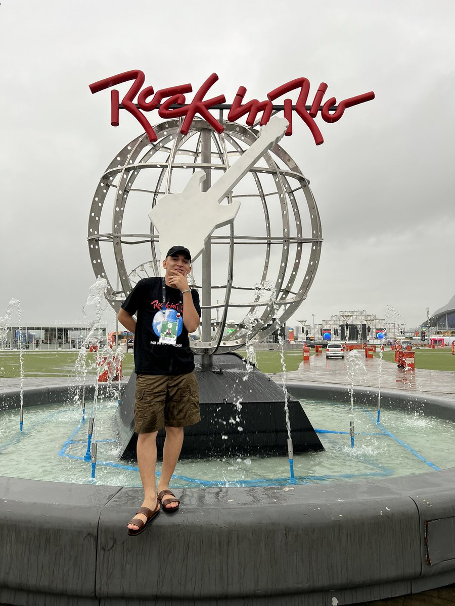 É  orgulho que fala nè ? Haha vai meu garoto lança  um piseiro rochedo ai pra nós  vê <a href="/joaogomescantor/">Adriana</a> #JoaoGomesNoRockInRio