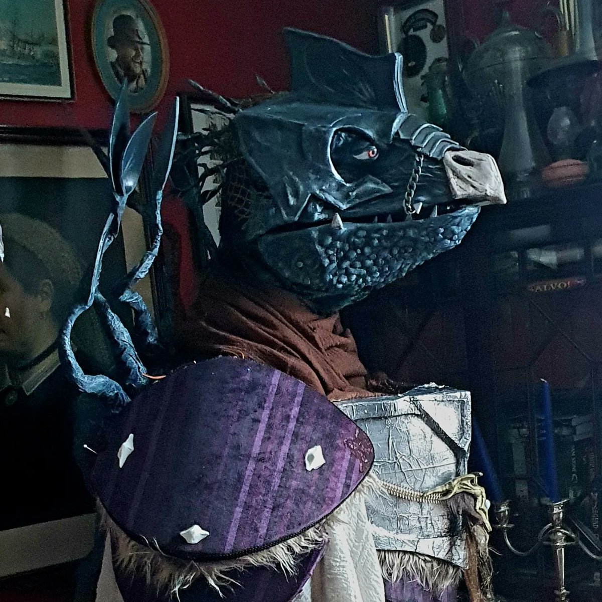 The General is nearly finished, all the major parts are done,  detailing to be finished  I really can't wait to wear this at a Con.
#thedarkcrystal
#skeksis
#jimhensonscreatureshop
