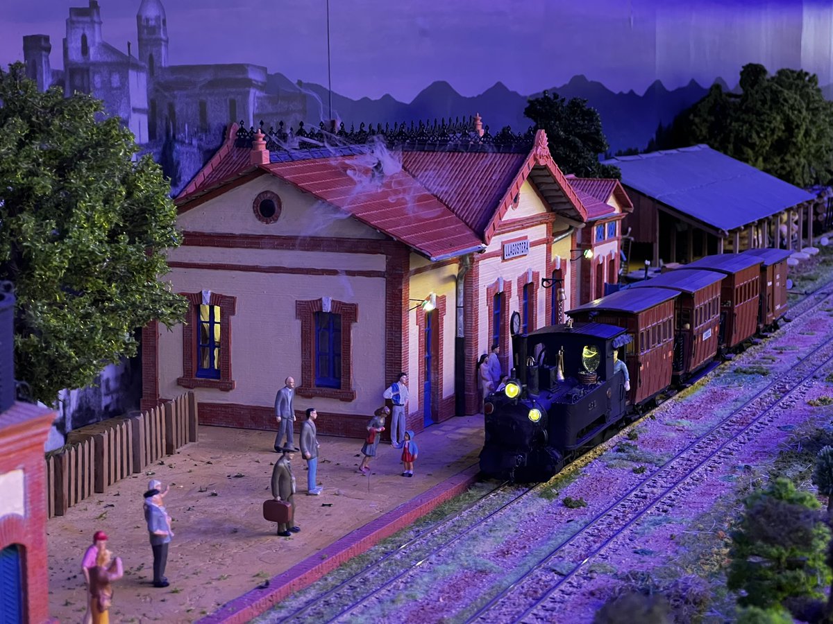 llagosteraldia's tweet photo. 🚂Espectacular maqueta del Carrilet que unia Girona amb Sant Feliu, al seu pas per #Llagostera. 

🥰Moltes gràcies als membres del Club Ferroviari de #CaldesdeMalavella, per compartir aquesta meravella.

✅Aquest cap de setmana l’hem tingut exposada al Local Social. 👏 https://t.co/ngxNWRnJfr