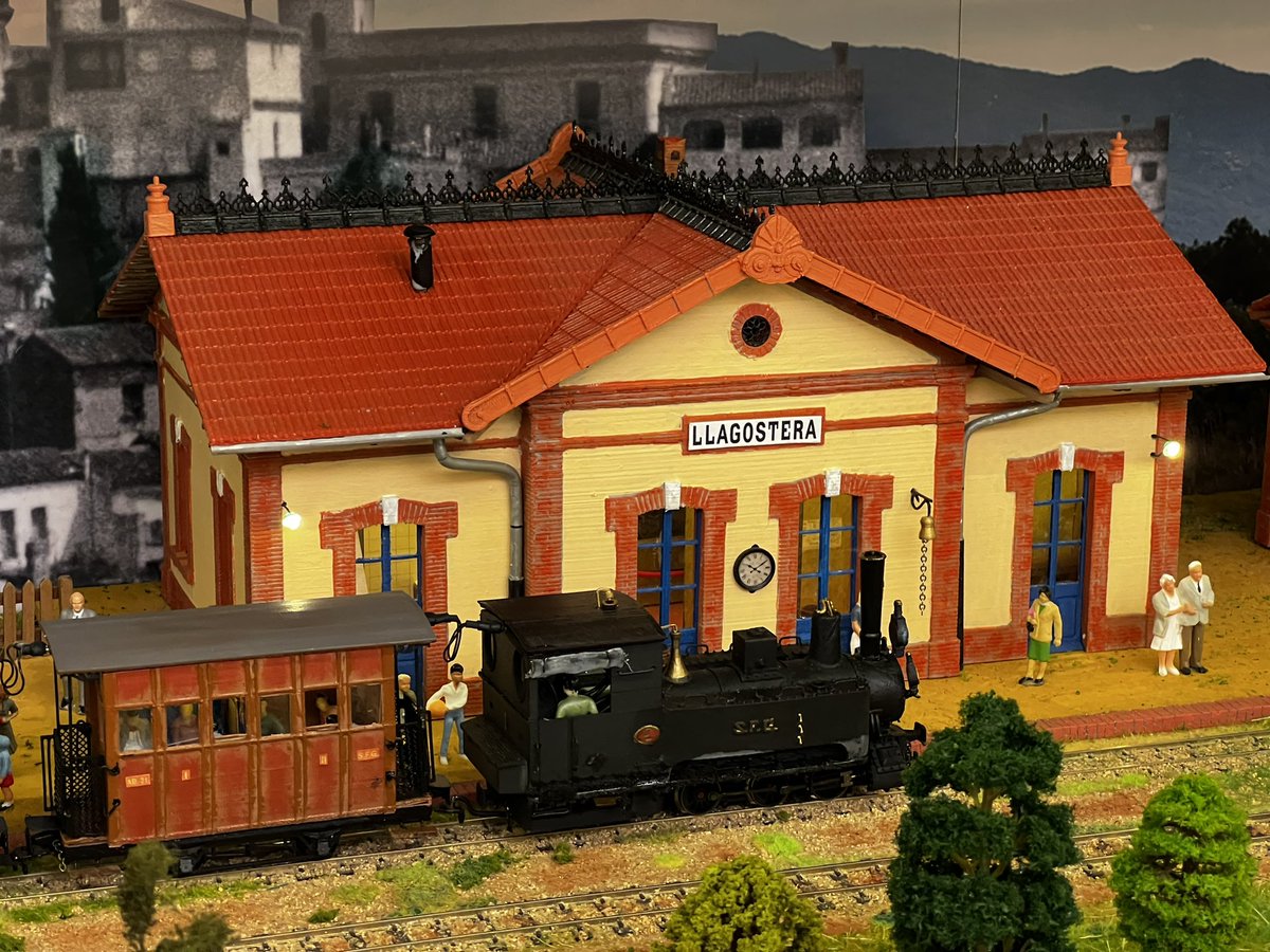 llagosteraldia's tweet photo. 🚂Espectacular maqueta del Carrilet que unia Girona amb Sant Feliu, al seu pas per #Llagostera. 

🥰Moltes gràcies als membres del Club Ferroviari de #CaldesdeMalavella, per compartir aquesta meravella.

✅Aquest cap de setmana l’hem tingut exposada al Local Social. 👏 https://t.co/ngxNWRnJfr