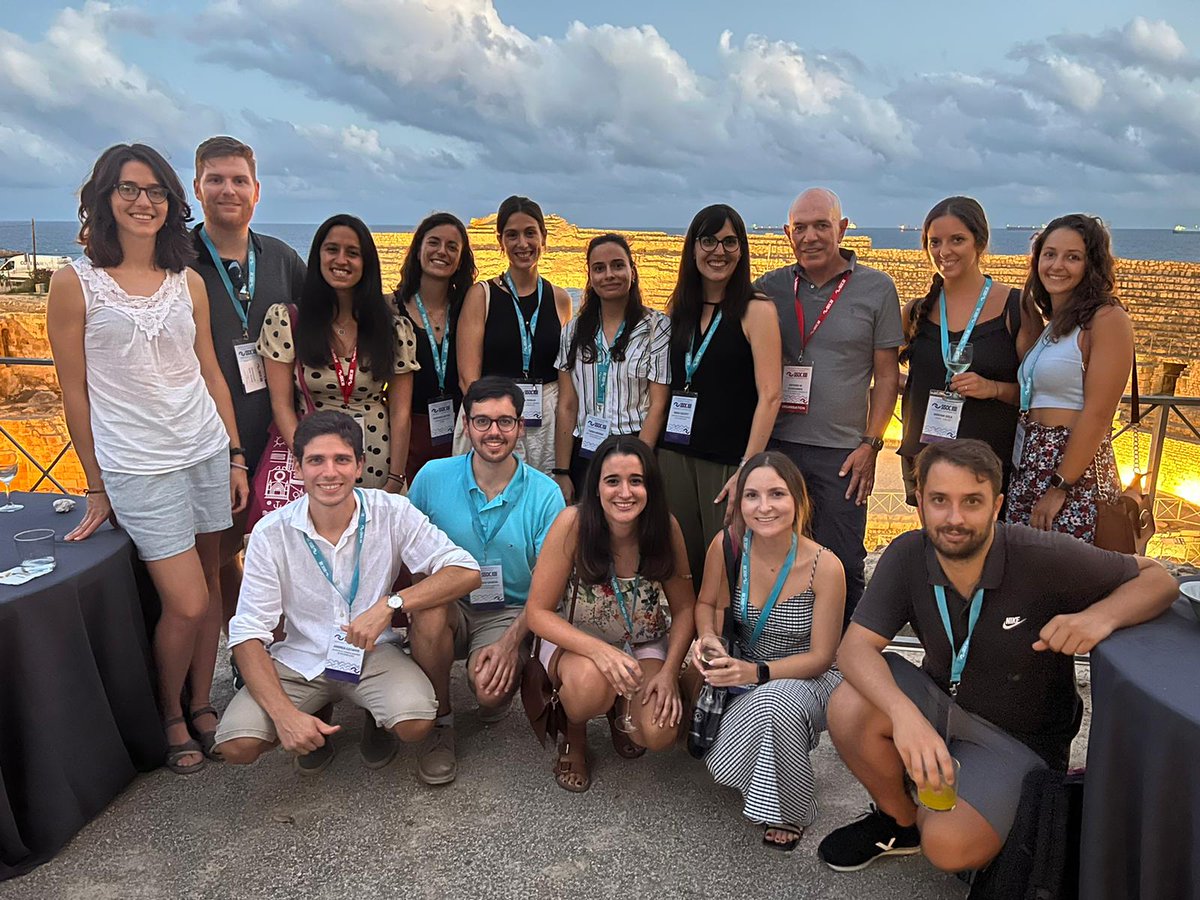 Echavarren_Lab's tweet photo. 📸 @Echavarren_Lab members in the  Spanish-Italian Symposium on Organic Chemistry #SISOCXIII welcome cocktail 🍾🥂😊 @tarragona @ICIQchem @universitatURV @AntonioMEchavar https://t.co/0F0ufRb9Zr