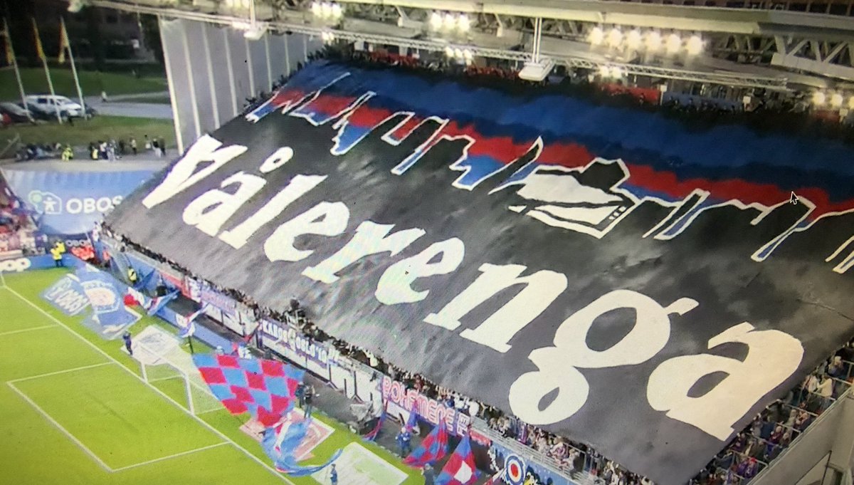 klanen's tweet photo. Fy fader for en kveld. Takk til alle som måtte opp. Takk til @ValerengaOslo som byr opp til fest og leverer så det holder. Derbyseier, utsolgt, bedre blir det ikke . https://t.co/FKyrZskx5v