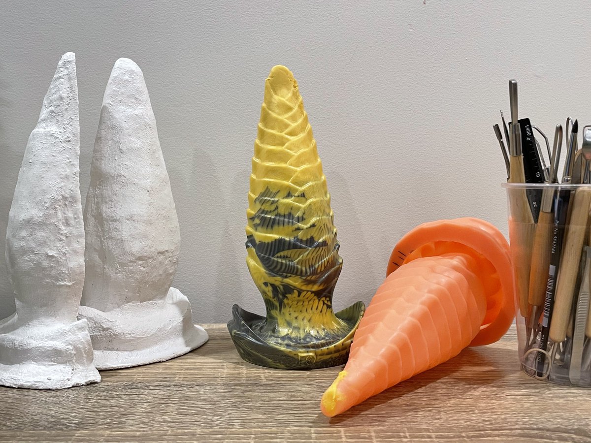 RougeObsessions's tweet photo. Good news, the master sculpt survived and the quality of finish of the first pour is ✨ Bad news, I’ve lost about 8 hours of work… I’ve got to throw out my glove mold, plaster jacket and first pour as the tip stuck to the mold 🥲 https://t.co/yRpgzT2U0F