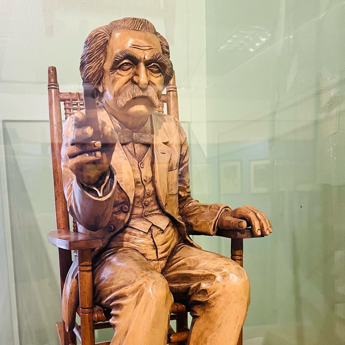 SpiritsTraveler's tweet photo. Hannibal was as historic and interesting as I remembered. 

@visithannibal
#marktwain @CruiseAQSCUK @AQVoyages @cavehollowwinery @marktwainmuseum @DiscoverMO #AQ #AmericanQueen #rivercruise #mississippiriver #cruise #MWTravel #cruising #discoveryrunsdeep #accessibletravel https://t.co/yjozqysyEW