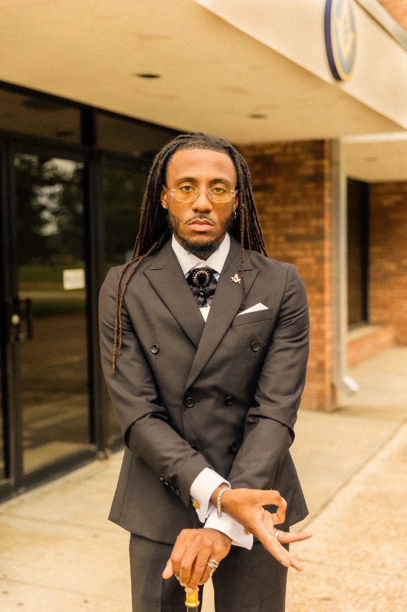 j_dreadz_'s tweet photo. /G\OATed like I'm Pac, go from a Gangsta to an Activist. https://t.co/wlfzAA0ITF
