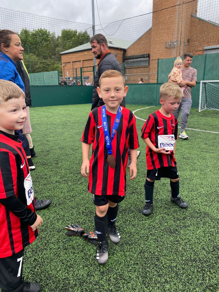 The boys worked hard today and didn’t stop all game 🔴⚫️

They are all improving every game as a team and individuals 👍⚽️