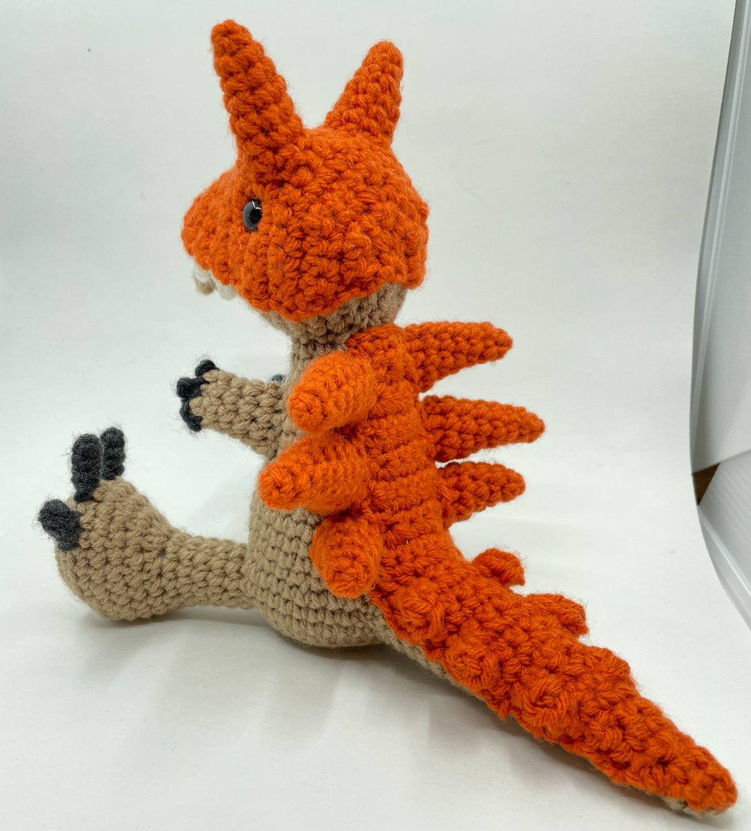 Finished a new design! Behold, a cute and derpy Tarrasque 🦖🧶

This was done in collaboration with my bestie <a href="/kkul_jaem/">𝕛 𝕖 𝕚 🌾</a>. They designed what it would look like in 2D and then I created it in 3D. 

Stay tuned for the written pattern✏️

#tarrasque #DnD #crochet #amigurumi