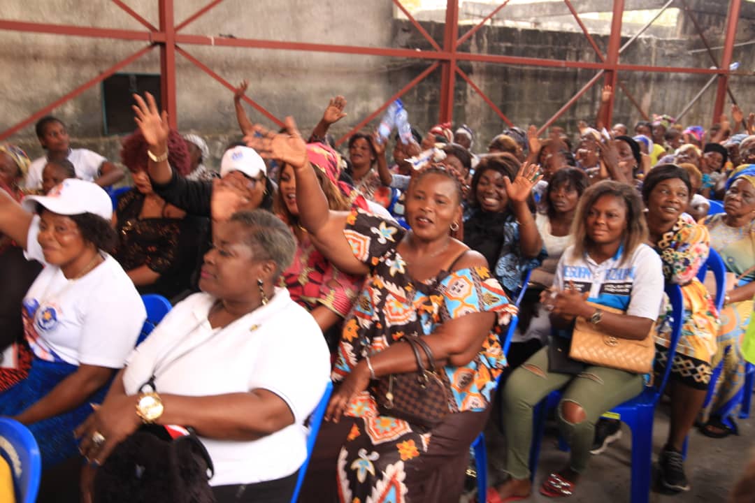 kaziteriko's tweet photo. #Venir en aide aux femmes : J'ai lancé, ce samedi 03 sept.2022, au temple du Changement/Matonge, l'opération d'enregistrement des  femmes du Parti venues de 4 fédérations de Kinshasa pour l'octroi des crédits, un partenariat de Congo Uni avec la Plateforme "Femmes entrepreneurs". https://t.co/NRhjs64Rew