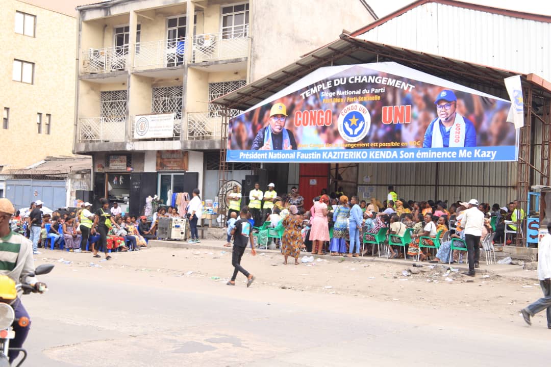 kaziteriko's tweet photo. #Venir en aide aux femmes : J'ai lancé, ce samedi 03 sept.2022, au temple du Changement/Matonge, l'opération d'enregistrement des  femmes du Parti venues de 4 fédérations de Kinshasa pour l'octroi des crédits, un partenariat de Congo Uni avec la Plateforme "Femmes entrepreneurs". https://t.co/NRhjs64Rew