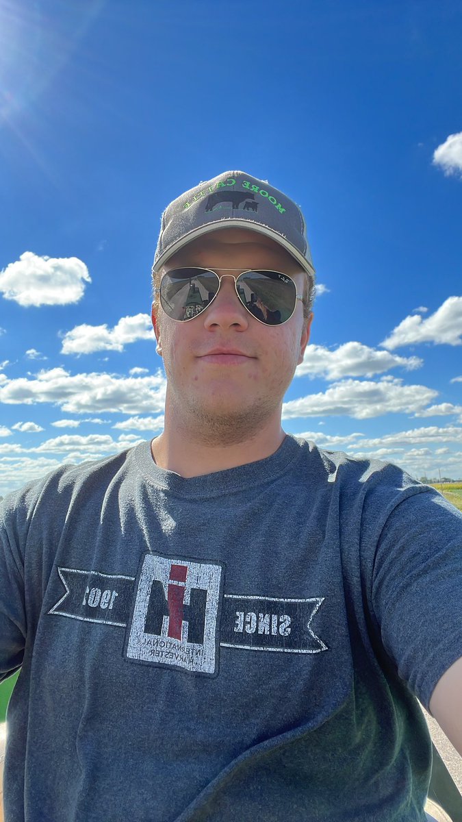 cmoore856's tweet photo. Labor Day Oliver parade. Don’t worry, still reppin the IH. https://t.co/Ou4LFjQgWT