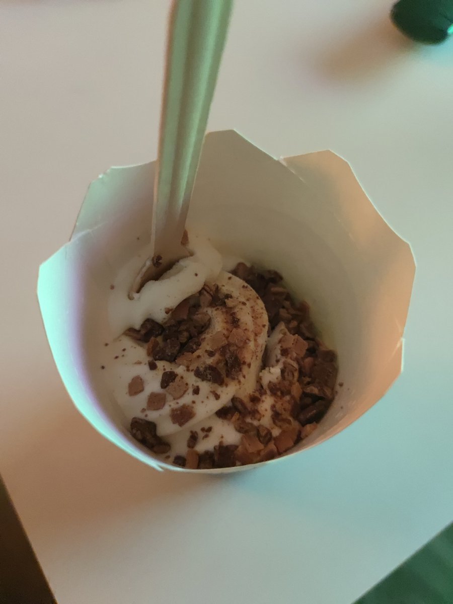 Esto es lo que te sirven de cantidad en <a href="/McDonalds/">McDonald's</a> en un McFlurry... Para algo bueno que tienen y no se puede ni coger con la cuchara de lo poco que ponen... Eso sí, bajarlo de precio no lo bajan no...