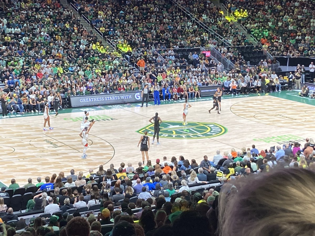 AngeleDelevoye's tweet photo. I came to see Sue, Stewie, Jewell and Gabby, and I’m seeing STEPHANIE FREAKING TALBOT (what a game). #TakeCover https://t.co/2W01afo8n7